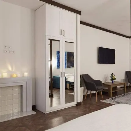 стильні по вулиці вірменська Lviv