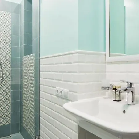 стильні по вулиці вірменська