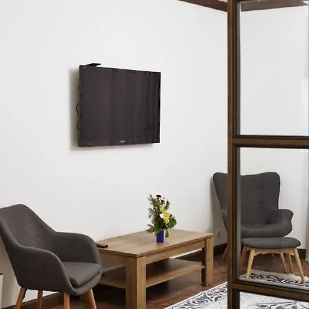 стильні по вулиці вірменська