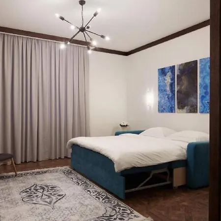 стильні по вулиці вірменська *