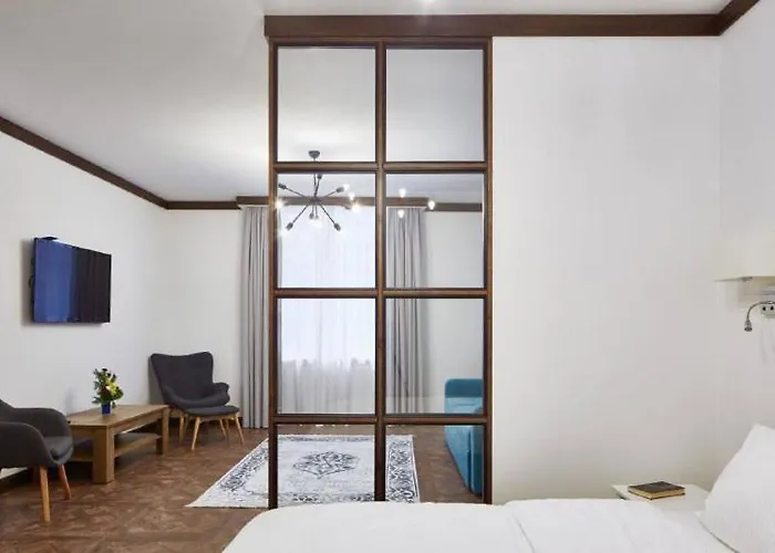 стильні по вулиці вірменська