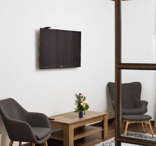 стильні по вулиці вірменська